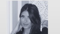 Gelandang Chelsea, Cesc Fabregas, punya pasangan bernama Daniella Semaan. Keduanya sudah mempunyai tiga anak hasil hubungannya. (Foto: Instagram @daniellasemaan)