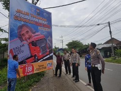 Banyak Truk Tak Kuat Nanjak di Gresik, Polisi Andalkan Nenek Gigi 1