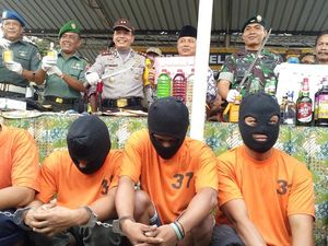 124 Bandit di Mojokerto Diamankan, 1.713 Botol Miras Dimusnahkan