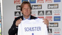 Bernd Schuster (57 tahun). Di era 1980-an, Schuster jadi bagian penting tim Barcalona. Tapi itu tak menghindarkannya dari kepindahan langsung ke Madrid pada tahun 1988. Pria Jerman ini juga pernah melatih Madrid, tapi belum pernah menangani Barca. (Foto: Carlos Alvarez/Getty Images)