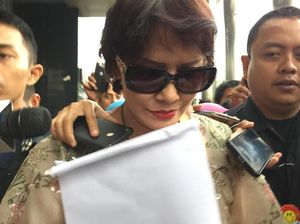 Anaknya Diperiksa soal e-KTP, Mantan Istri Novanto Muncul di KPK