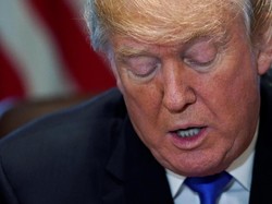 Ups! Trump Ketahuan Makan Daging Asap Saat Diet