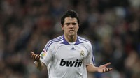 Javier Saviola (36 tahun). Meskipun Saviola pindah langsung dari Barca ke Madrid di tahun 2007, tak ada nilai transfer yang terlibat. Pemain Argentina itu sebelumnya sudah menampik tawaran kontrak baru dari Barca karena merasa kecewa. (Foto: Denis Doyle/Getty Images)