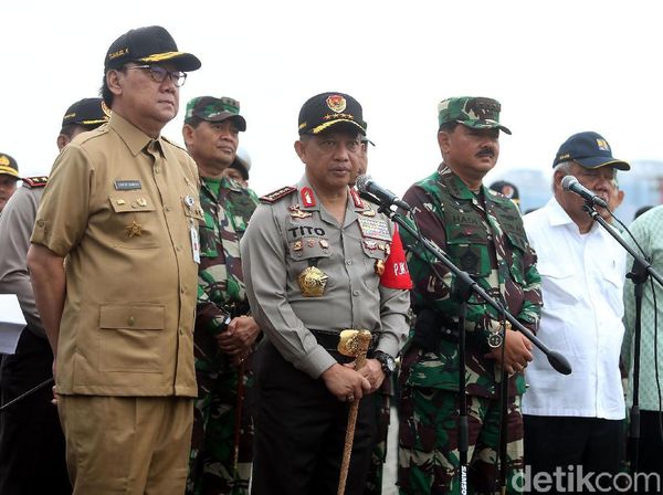 Foto: Kapolri dan Panglima TNI Pimpin Apel Operasi Lilin 2017