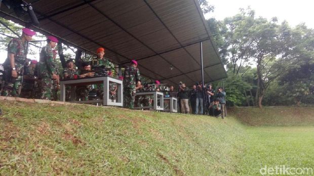 Marsekal Hadi Jajal Senjata dan Ikut Simulasi Pertempuran Denjaka