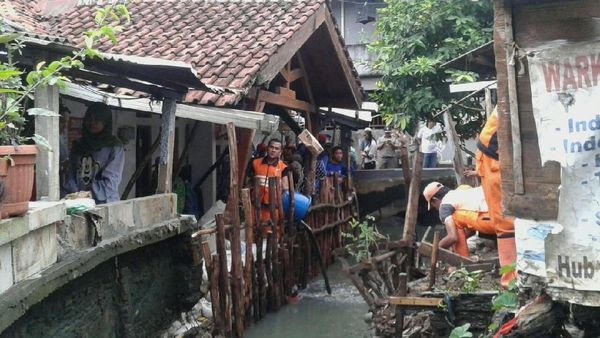 Potret Rumah di Bantaran dan Kali Pulo yang Akan Dilebarkan Anies