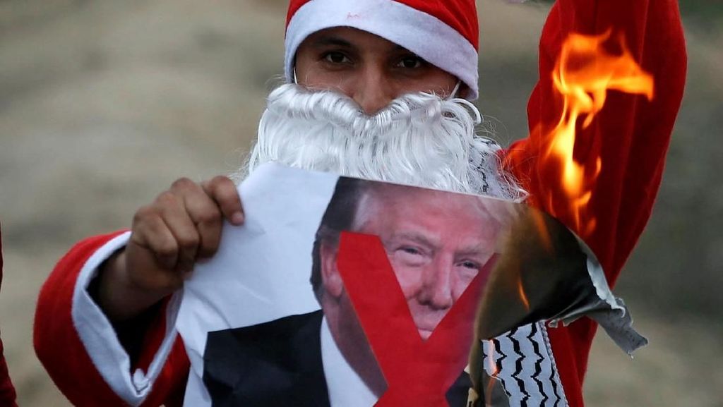 Foto: Sinterklas Bakar Foto Trump di Gaza Foto: Sinterklas Bakar Foto Trump di Gaza