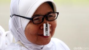 Potret Gembira Lansia Terima 500 Kacamata Gratis dari Pemprov DKI