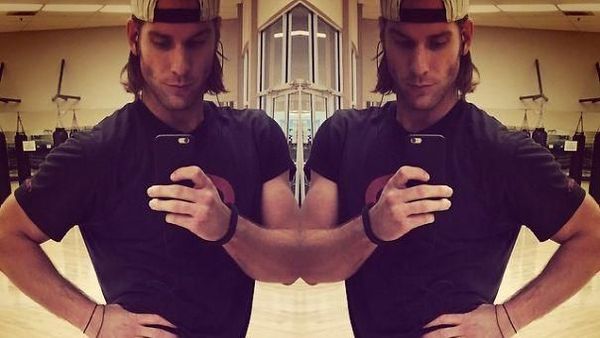 Kocak, Begini Jadinya Jika Para Pria Tiru Pose Andalan Wanita di Instagram