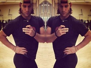 Kocak, Begini Jadinya Jika Para Pria Tiru Pose Andalan Wanita di Instagram