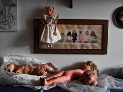 Serius Bukan Bercanda, Ini Rumah Sakit Khusus Boneka