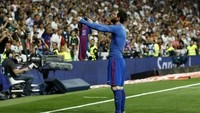 Di bulan April, Lionel Messi mencetak gol kemenangan di laga El Clasico dengan skor 3-2. Perayaan gol Messi itu lantas jadi viral hingga saat ini )AFP PHOTO / OSCAR DEL POZO)