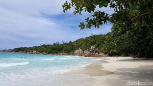 Foto: Anse Lazio, Pantai Ketiga Terindah Dunia di Seychelles