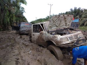 Jalan di Banyuasin Rusak saat Musim Hujan, 40 Desa Terisolasi Jalan di Banyuasin Rusak saat Musim Hujan, 40 Desa Terisolasi