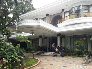 Begini Suasana Rumah Duka Pengusaha Sukamdani Sahid