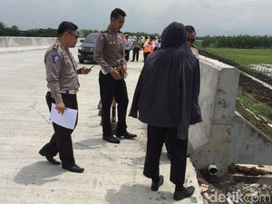 Antisipasi Macet Libur Tahun Baru, Polres Madiun Fungsikan Tol Soker