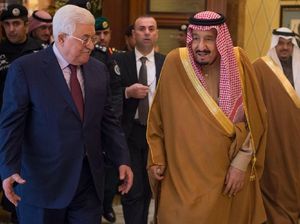 Momen Pertemuan Raja Salman dengan Presiden Palestina di Saudi Momen Pertemuan Raja Salman dengan Presiden Palestina di Saudi