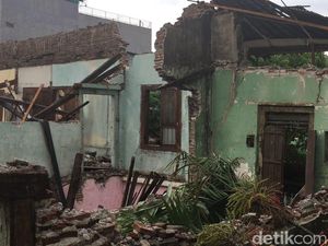 Gedung SMPN 32 Ambruk, Warga Sempat Kira Pesawat Jatuh