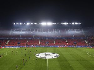 Fans MU Protes Harga Tiket di Sevilla