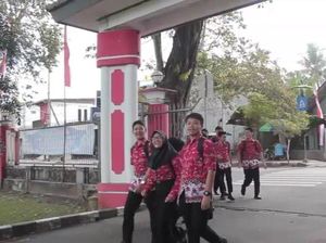 Pemkot Wajibkan PNS dan Pelajar Kenakan Batik Khas Kota Blitar Pemkot Wajibkan PNS dan Pelajar Kenakan Batik Khas Kota Blitar