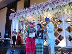 Hari Ibu, Ceu Popong Hingga Medina Zein Raih Gelar Perempuan Berprestasi Hari Ibu, Ceu Popong Hingga Medina Zein Raih Gelar Perempuan Berprestasi