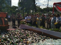 Operasi Sikat Semeru, Polda Jatim Sita 6.545 Botol Miras