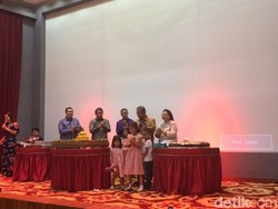 Rayakan Ulang Tahun, Darmin Dapat Kejutan di Kantornya