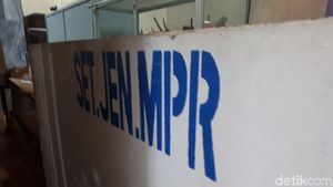 Foto: Tumpukan Barang-barang Tak Terpakai di Gedung Parlemen