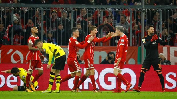 Cavani Tambah Gol di Laga Tutup Tahun, Lewandowski Tidak