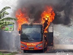 Bus Madu Kismo Dilalap Si Jago Merah di Pati