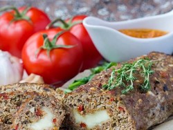 Menu Natal: Gurih Enak Galantine Daging dan Cake dengan Tambahan Keju