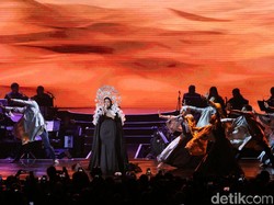 Tampil di Konser Ayat Ayat Cinta, Dewi Sandra Kembali ke Dunia Musik?