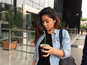 Foto: Gaya Casual Anak Novanto yang Bawa Kopi ke KPK