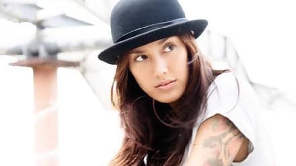 Transformasi Fahrani, Model dan Pemain Film yang Kini Botak Cepak