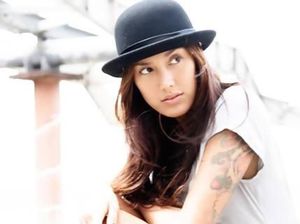 Transformasi Fahrani, Model dan Pemain Film yang Kini Botak Cepak