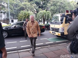 Menteri hingga Pengusaha Mulai Datang ke Rumah Duka Sukamdani Sahid