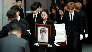 Pemakaman Jonghyun SHINee, Mesranya Foto Pertunangan Pangeran Harry Hingga Chelsea Islan