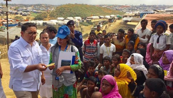 Foto: Momen Fadli Zon Temui Pengungsi Rohingya di Bangladesh