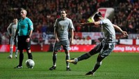 MU kemudian menyamakan kedudukan melalui tendangan bebas Ibrahimovic tujuh menit kemudian. Foto: David Klein/Reuters