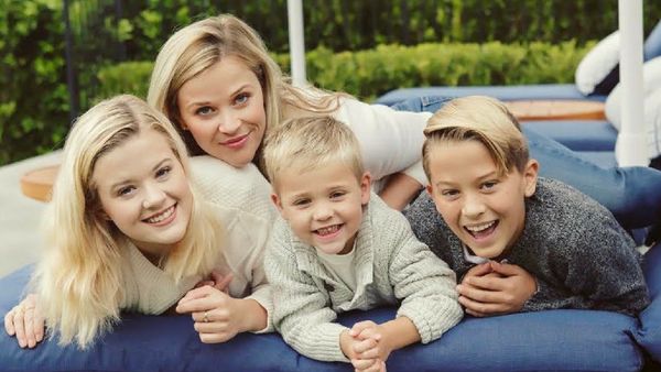 Potret Manis Reese Witherspoon dan Anak-anaknya