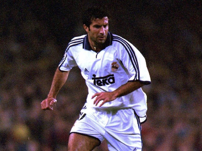 21 Oct 2000: Luis Figo of Real Madrid in action during the Spanish Primera Liga match between Barcelona and Real Madrid at the Nou Camp in Barcelona, Spain. Mandatory Credit: Allsport/ALLSPORT