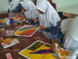 Di Lamongan, PNS dan Pelajar Pakai Batik Dua Hari