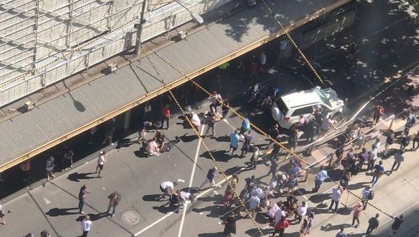 Foto: Mengerikan! Mobil Tabrak Kerumunan Pejalan Kaki di Melbourne