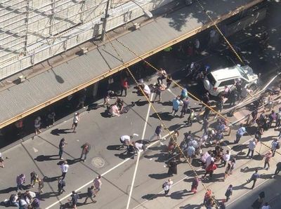 Foto: Mengerikan! Mobil Tabrak Kerumunan Pejalan Kaki di Melbourne