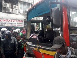 Metromini yang Kecelakaan di Kebayoran Lama Tabrak 6 Kendaraan