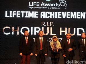 PSSI Anugerahkan Lifetime Achievement kepada Alm Choirul Huda PSSI Anugerahkan Lifetime Achievement kepada Alm Choirul Huda