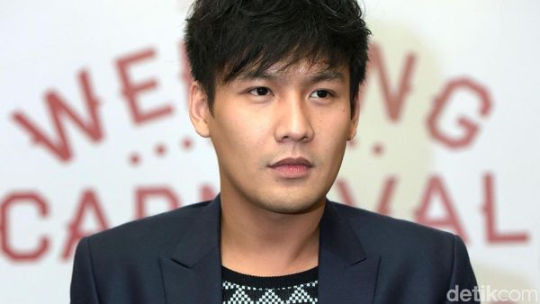 Tatapan Kosong Fendy Chow, Mikirin Apa Ya?