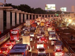 Puncak Arus Libur Natal, Tol Pondok Gede-Cibitung Macet 15 Km