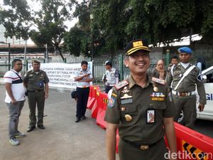 Satpol PP: Jika Tetap di Trotoar, PKL Tanah Abang akan Disanksi Tegas