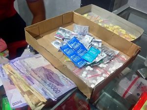 Razia Permukiman Warga, Polisi Amankan Pedagang Obat-Penghuni Kos